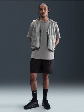 Nike Tech Super Lightweight Cargo Shorts Black Men’s Size Medium HJ2946-010 NWT